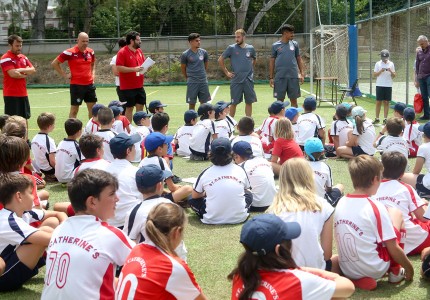 «Ερυθρόλευκη» επίσκεψη στο St. Catherine's School (pics)