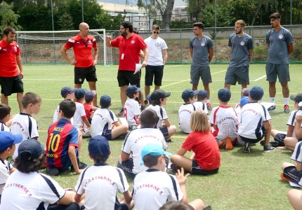 «Ερυθρόλευκη» επίσκεψη στο St. Catherine's School (pics)