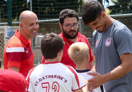 «Ερυθρόλευκη» επίσκεψη στο St. Catherine's School (pics)