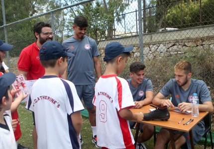 «Ερυθρόλευκη» επίσκεψη στο St. Catherine's School (pics)