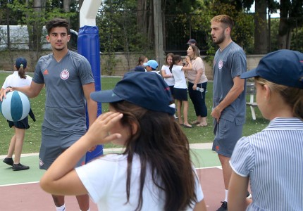 «Ερυθρόλευκη» επίσκεψη στο St. Catherine's School (pics)