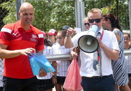 «Ερυθρόλευκη» επίσκεψη στο St. Catherine's School (pics)