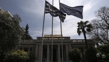 Λαοθάλασσα στο Σύνταγμα με πύρινη ομιλία από Μίκη: «Όχι» στον όρο Μακεδονία