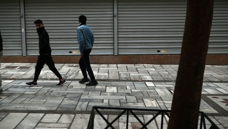 Παράταση του lockdown συστήνουν οι λοιμωξιολόγοι (video)