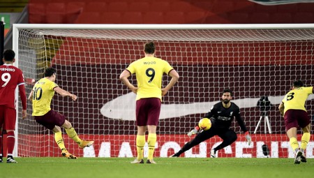 Ιστορική νίκη της Μπέρνλι στο «Anfield»! (video)