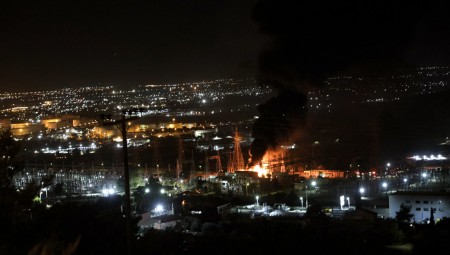 Blackout στην Αττική - Πυρκαγιά στον υποσταθμό - Συνεχείς εκρήξεις! (video)