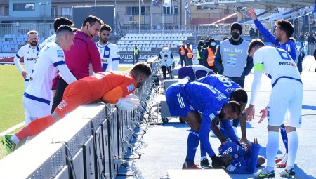 Για το ΑΤΙΜΩΡΗΤΟ ξύλο που τρώνε οι παίκτες του Ολυμπιακού θα μας πουν;