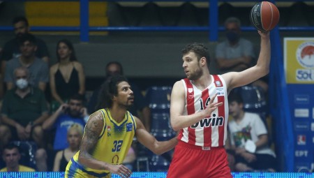 Βεζένκοβ: Επέστρεψε στις εμφανίσεις MVP με double-double