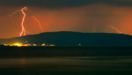 Ξεκίνησε να «χτυπάει» η κακοκαιρία!