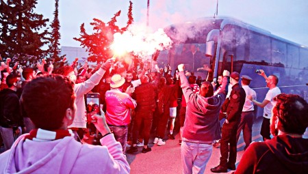 Τρέλα και αποθέωση για τους θριαμβευτές: «Φέρτε μας το ευρωπαϊκό»! (video)