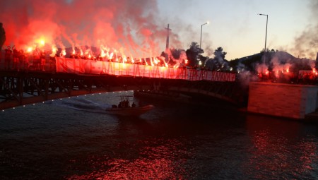 «Χαμός» στην Χαλκίδα για τα ευρωπαϊκά τρόπαια του Ολυμπιακού! (photos)