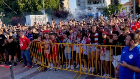 Τεράστια και πάλι η ανταπόκριση του κόσμου για τις κάρτες μελών και φιλάθλων του Θρύλου! (photos)