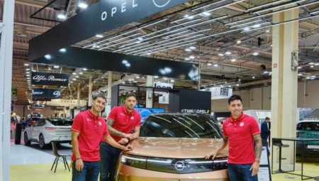 Οι «ερυθρόλευκοι» στο περίπτερο της Opel στην Auto Athina 2024! (photo)