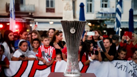 «Ερυθρόλευκη» τρέλα και στον Πόρο! (photos)