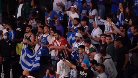 Θρύλος και στο NBA: Πανηγύρισε την πρόκριση των Μπακς με την ερυθρόλευκη! (video)