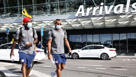 Ολυμπιακός: Έφτασε στη Σλοβακία (photos)