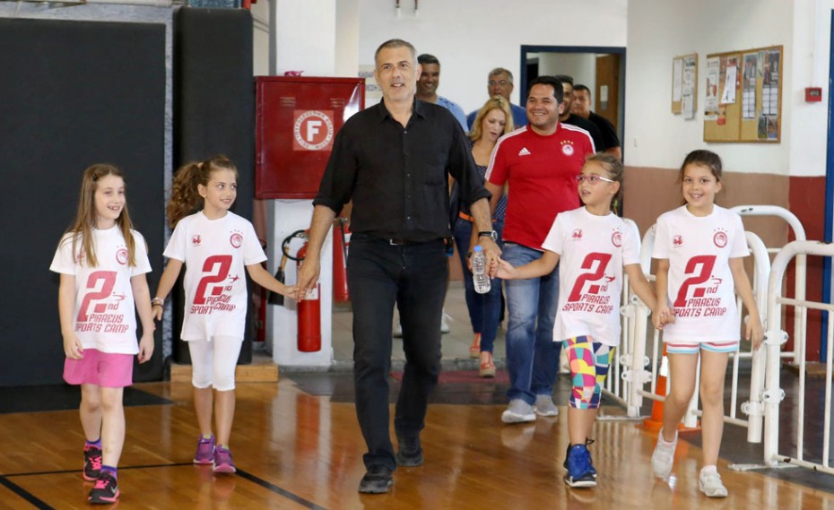 Πάντα κοντά στα παιδιά ο Γιάννης Μώραλης! (pics)