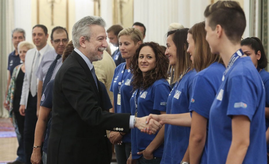 ΔΕΝ ΘΕΛΟΥΝ ΞΕΝΟΥΣ ΑΡΧΙΔΙΑΙΤΗΤΕΣ ΟΙ… ΕΞΥΓΙΑΝΤΕΣ!