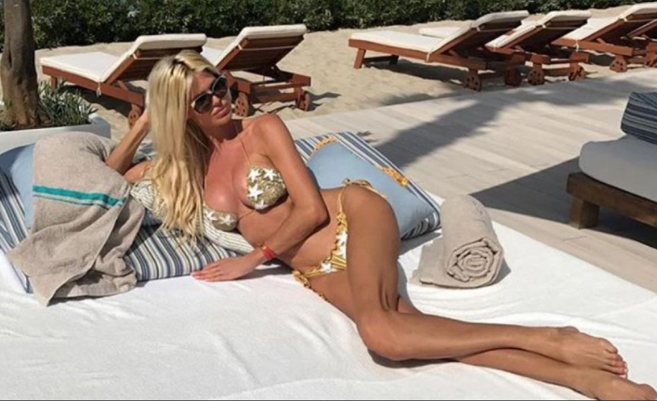 Victoria Silvstedt: Η καυτή ξανθιά φαντασίωση σε άτακτες πόζες