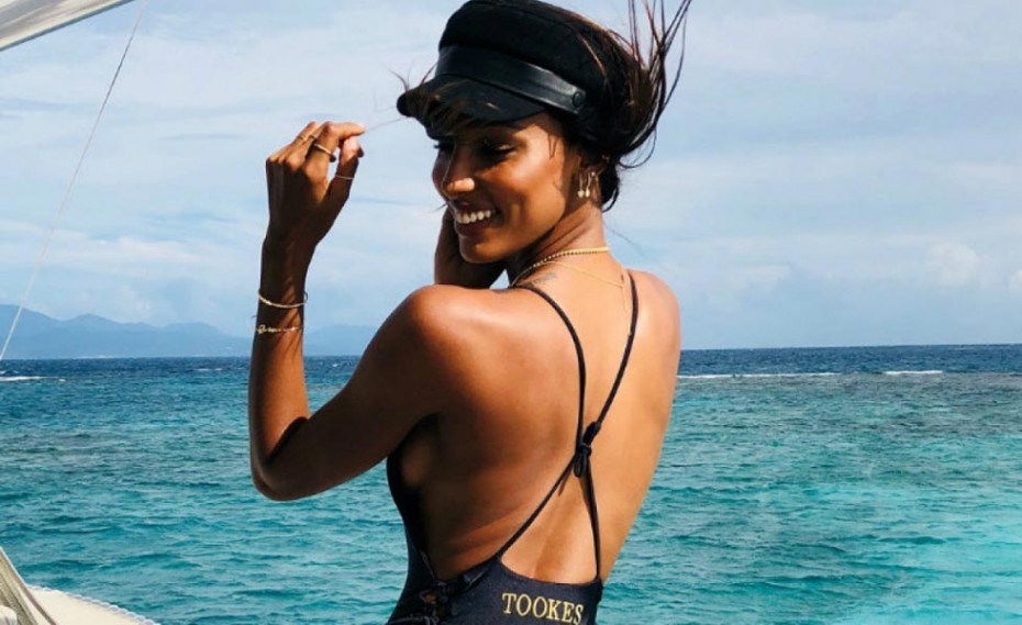 Jasmine Tookes: Το «Αγγελάκι» έχει καυτή πίσω όψη