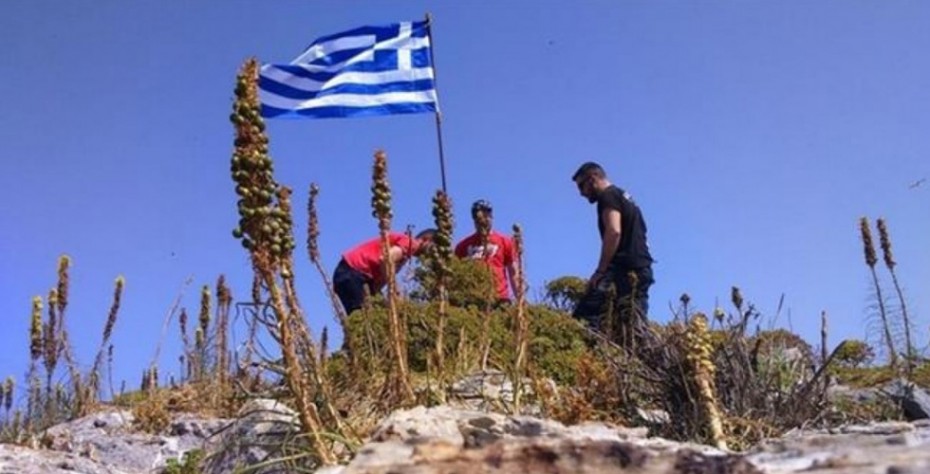 Προκαλεί ο σύμβουλος του Ερντογάν: Πήραμε τις σημαίες από τις βραχονησίδες