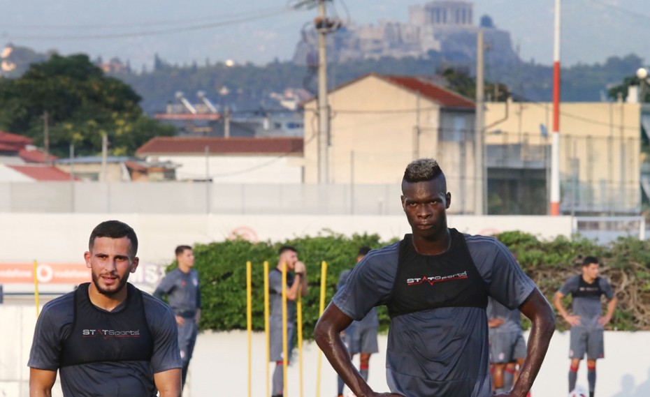 Στηρίζει τους φίλους του ο Ομάρ (pics)