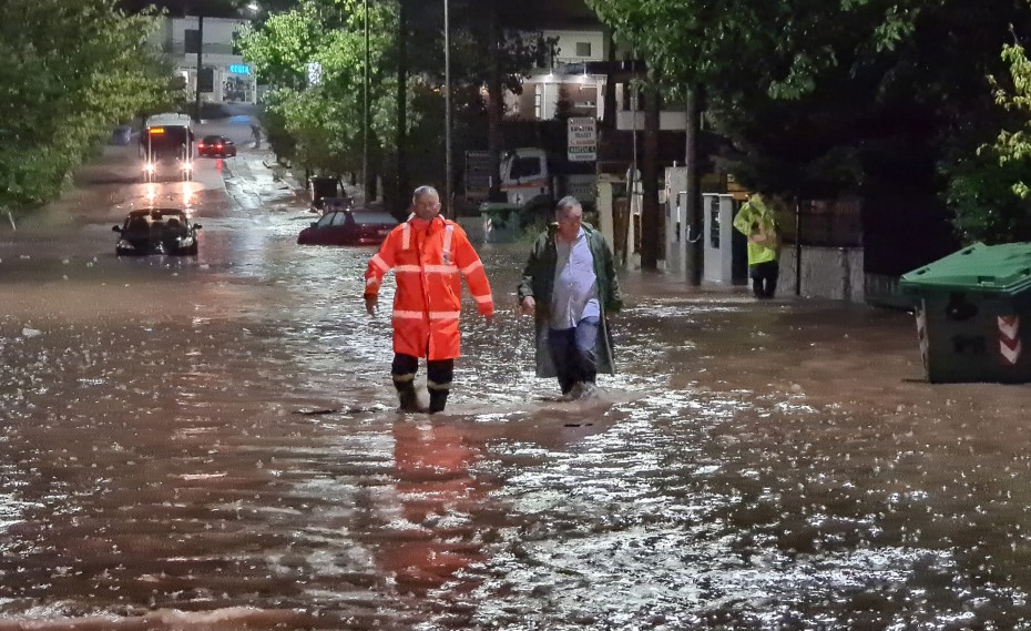 Νύχτα τρόμου: Δύο νεκροί και δύο αγνοούμενοι μέσα σε τόνους λάσπης που άφησε πίσω του ο «Ιανός»