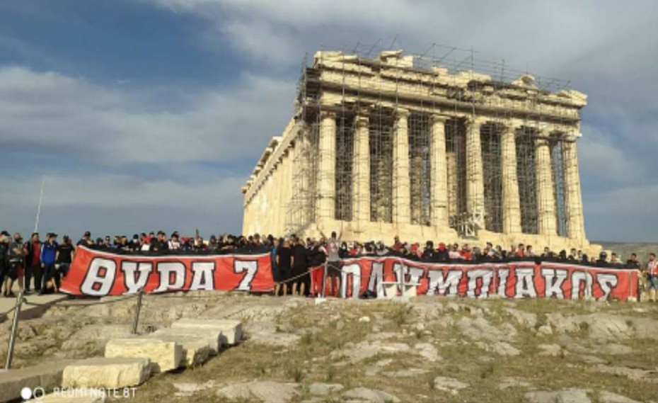 Μπροστά τους, ο Γκαίμπελς ωχριά...