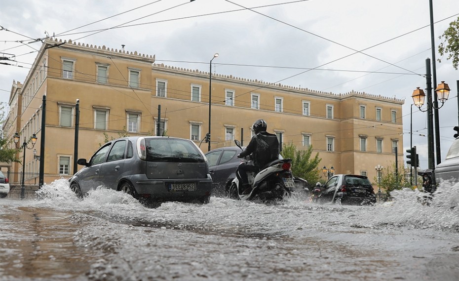 Μπάλλος: Ισχυρές καταιγίδες στην Αττική – Χιόνισε στη Βόρεια Ελλάδα (videos)