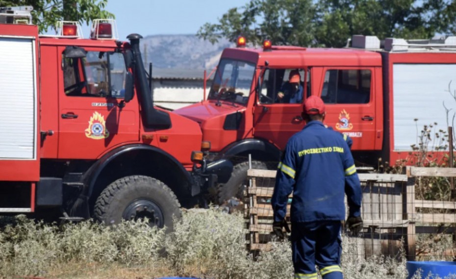 Φωτιά στο Μαρκόπουλο, κοντά στο αμαξοστάσιο!