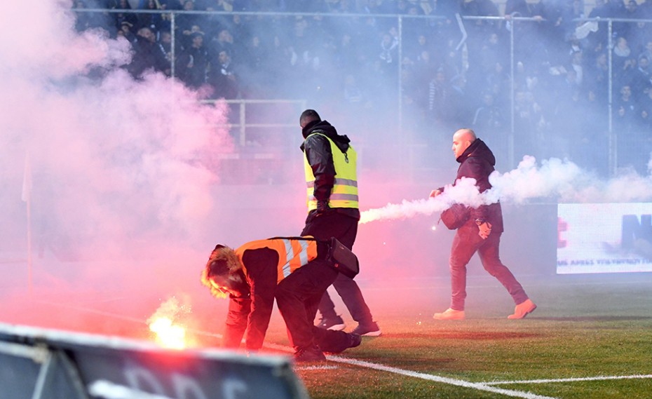 Διακοπή στο 15’! Στα αποδυτήρια οι διαιτητές!