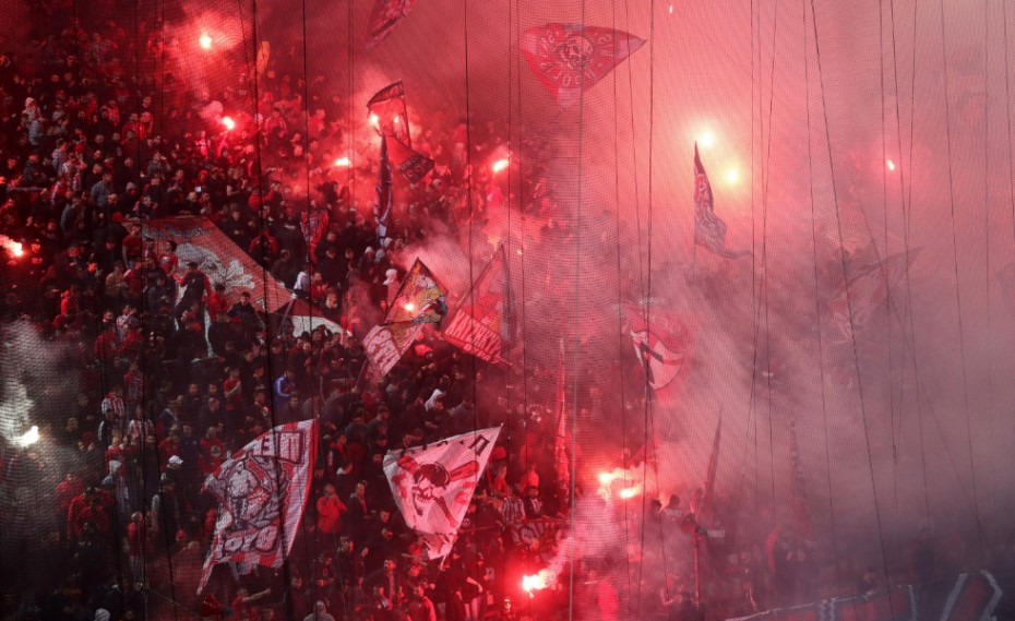 Υπόκλιση του Ultras World στην Θύρα 7 (video)