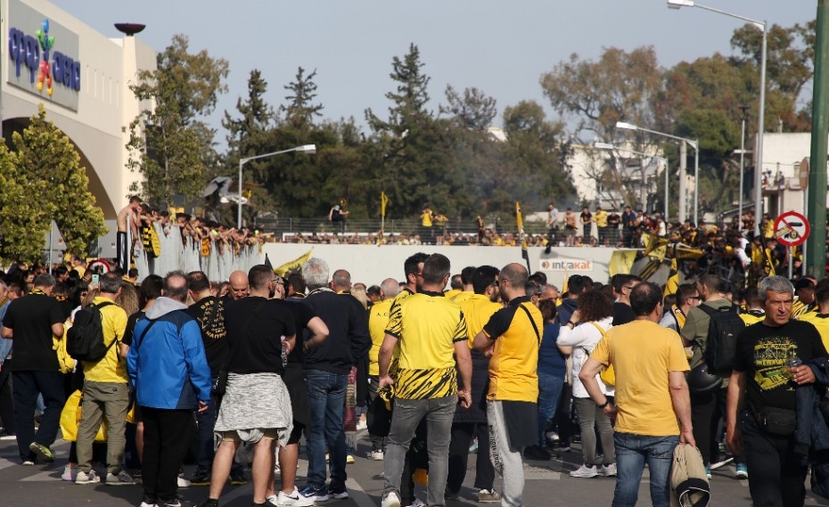 100.000 δεν είστε όλοι μαζί μάλλον!