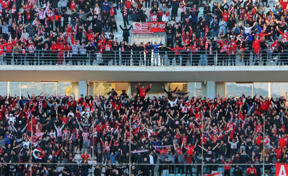 Χαμός στον Βόλο, με 10.000 κόσμο ο Ολυμπιακός!