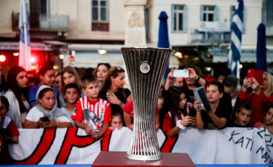 «Ερυθρόλευκη» τρέλα και στον Πόρο! (photos)