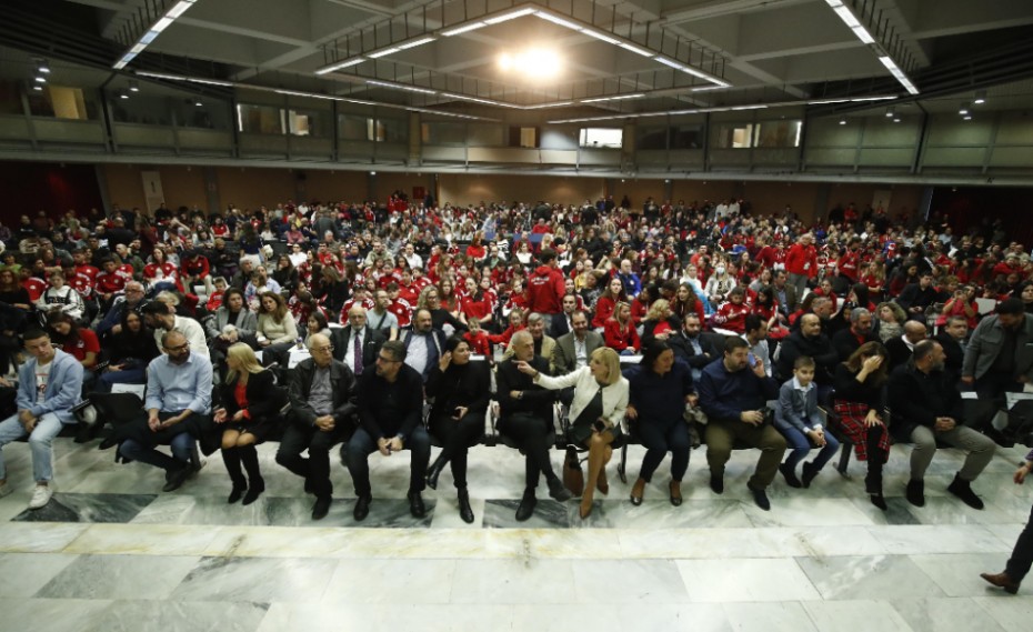 Σύσσωμος ο Ολυμπιακός και ο Πειραιάς στην κοπή της πίτας των Ακαδημιών! (photos)