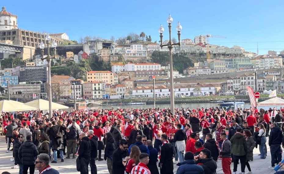 ΕΠΙΚΟ σύνθημα ΓΑΥΡΩΝ: «Γειά σου γιαγιά, Πρωτάθλημα ξανά!» (video)